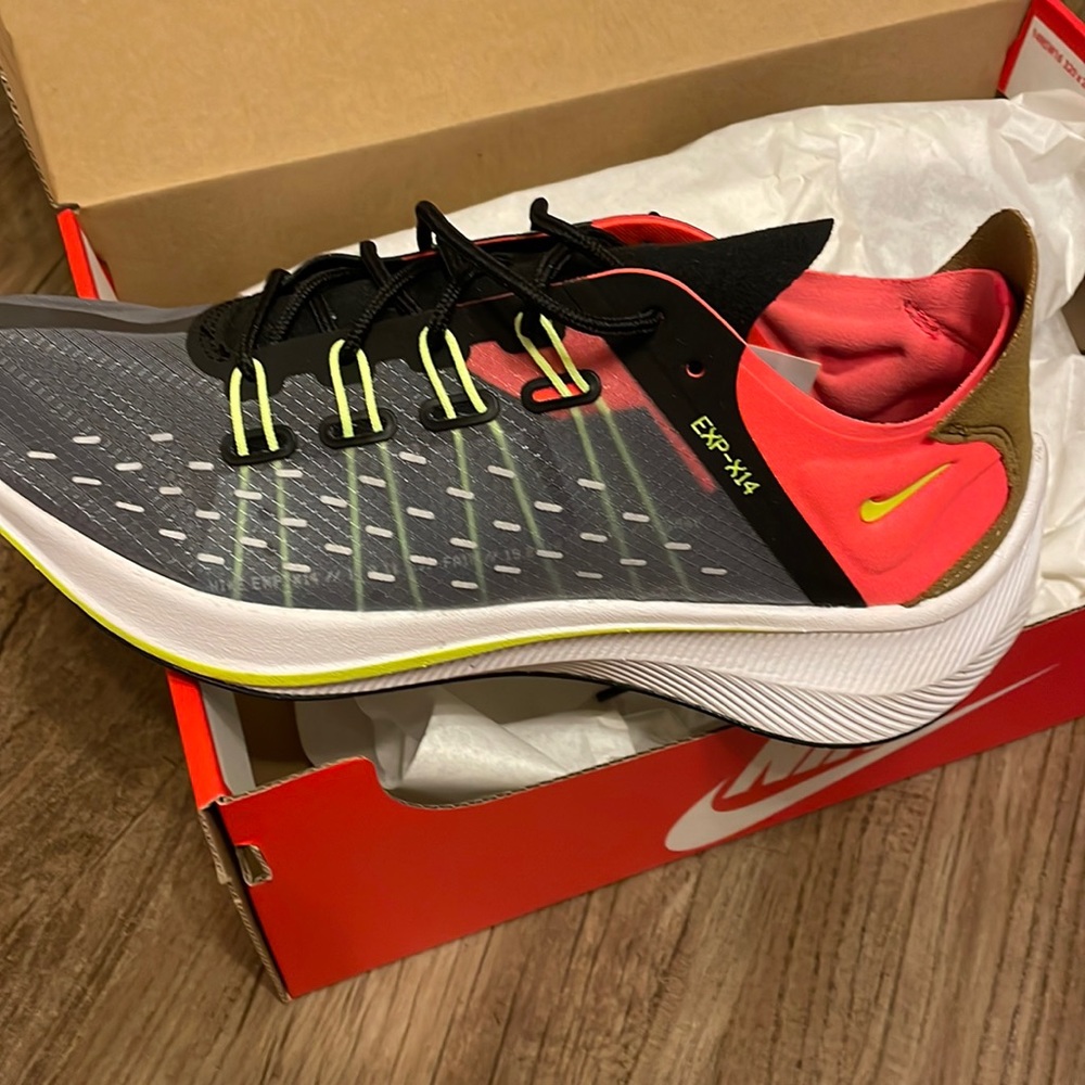 Nike Women EXP-X14 running/training shoes Size 7.5